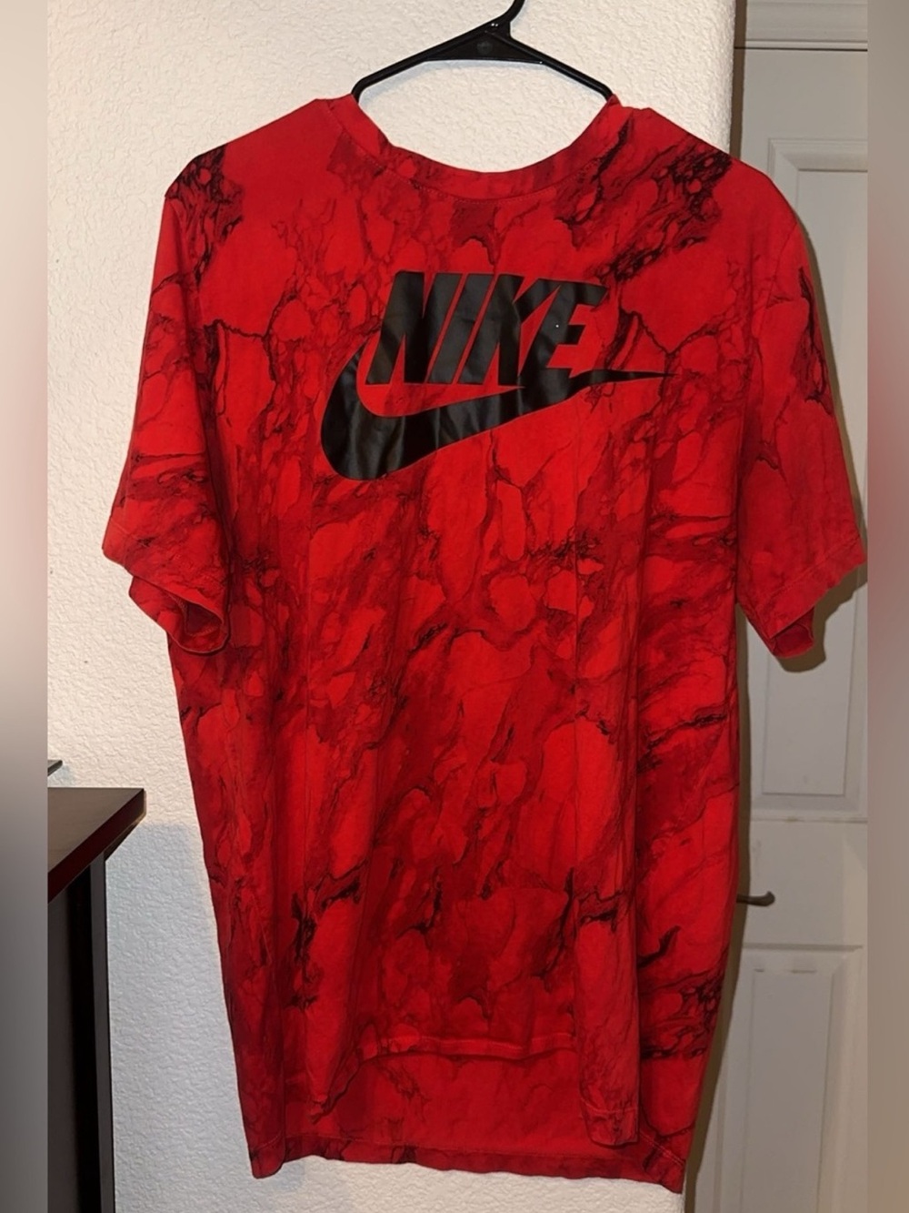 “The Nike Tee” Men’s Red Marble Graphic Short-Sleeve Tee Shirt XL